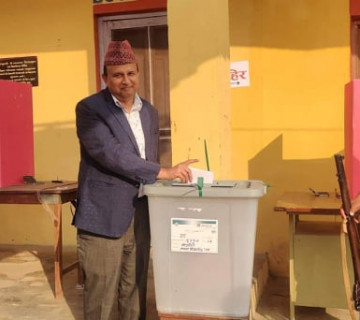 एमाले महासचिव पोखरलले गरे मतदान